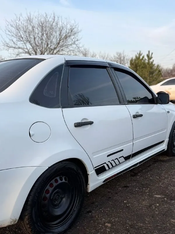 Лада гранта✅ на 8 клопе✅ выпуска 2014 год ✅ пробег 181тыс. ✅ мотор работает хорошо ✅ не дымит, ✅тянет бодро!✅ коробка механика, переключает мягко, без хрустов✅, не выбивает, ✅ не воет! ✅ ходовая не гремит, мягкая! ❗️✅ с элек. .. round-image:url('//telegram. org/img/emoji/40/e29c85.png')">✅ на ss20 стойках!✅ штампы новые, r15 на новой зимней резине! ✅ выхлоп тихий, но приятно звучит, с попкормом!✅ музыка играет норм, ✅стоит хороший андроид качественный ! с задней камерой вида ✅ приятный салон, чистый! 2 этажа led светит очень хорошо! 👌 дно пороги, целые, без гнили! стаканы лонжероны все отлично! 👍 по кузову в порядке, желательно поменять передний бампер, ну или просто покрасить, чуть покоцан! ❗️ по документам, все чисто, без запретов, без штрафов, птс стс дкп все на руках, переоформление без проблем! 180регион по всей информации по номеру:+79495068949 цена 430 - фотография - 3