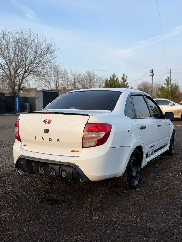 Лада гранта✅ на 8 клопе✅ выпуска 2014 год ✅ пробег 181тыс. ✅ мотор работает хорошо ✅ не дымит, ✅тянет бодро!✅ коробка механика, переключает мягко, без хрустов✅, не выбивает, ✅ не воет! ✅ ходовая не гремит, мягкая! ❗️✅ с элек. .. round-image:url('//telegram. org/img/emoji/40/e29c85.png')">✅ на ss20 стойках!✅ штампы новые, r15 на новой зимней резине! ✅ выхлоп тихий, но приятно звучит, с попкормом!✅ музыка играет норм, ✅стоит хороший андроид качественный ! с задней камерой вида ✅ приятный салон, чистый! 2 этажа led светит очень хорошо! 👌 дно пороги, целые, без гнили! стаканы лонжероны все отлично! 👍 по кузову в порядке, желательно поменять передний бампер, ну или просто покрасить, чуть покоцан! ❗️ по документам, все чисто, без запретов, без штрафов, птс стс дкп все на руках, переоформление без проблем! 180регион по всей информации по номеру:+79495068949 цена 430 - фотография - 6