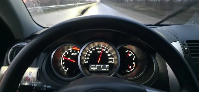 Suzuki grand vitara объём 2.4 бензин коробка mt 5ка год 2008 рестайлинг пробег 58.000 родной постоянный полный привод жесткой блокировкой межосевого дифференциала и понижающей передачей. капсула времени. покупался в автосалоне при украине. весь в родном окрасе. все остекление заводское. два ключа второй ключ в заводской упаковке не разу не вскрывался, два комплекта колес, лето на 20 тых новых дисках с новой резиной ! состояние новой машины. полный стеклопакет, электро зеркала. салон весь в чехлах одеты с момента покупки под ними состояние нового салона. передняя задняя туман ка, мульти руль, родная мультимедиа, одно зонный климат контроль, подогрев заднего стекла/боковых зеркал, подогрев передних сидений. ✅цена 2.050.000✅ ✅возможна продажа в кредит +79493637006. 📞 звоните: +7(949)3637006 - фотография - 10