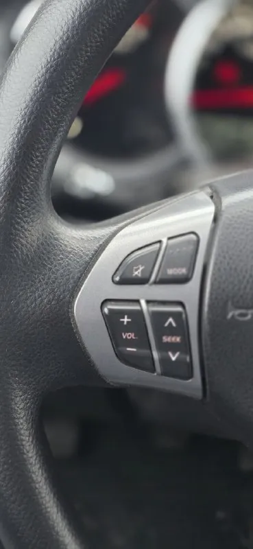 Suzuki grand vitara объём 2.4 бензин коробка mt 5ка год 2008 рестайлинг пробег 58.000 родной постоянный полный привод жесткой блокировкой межосевого дифференциала и понижающей передачей. капсула времени. покупался в автосалоне при украине. весь в родном окрасе. все остекление заводское. два ключа второй ключ в заводской упаковке не разу не вскрывался, два комплекта колес, лето на 20 тых новых дисках с новой резиной ! состояние новой машины. полный стеклопакет, электро зеркала. салон весь в чехлах одеты с момента покупки под ними состояние нового салона. передняя задняя туман ка, мульти руль, родная мультимедиа, одно зонный климат контроль, подогрев заднего стекла/боковых зеркал, подогрев передних сидений. ✅цена 2.050.000✅ ✅возможна продажа в кредит +79493637006. 📞 звоните: +7(949)3637006 - фотография - 9