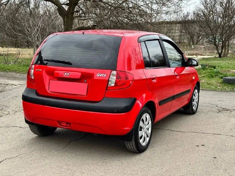 Продам: hyundai getz автомат 1.4 бензин, автомат 2008 года выпуска кузов отличный без дтп не гнилой нет намека даже на ржавчину днище, пороги, арки идеал очень много вложили в авто техника новой машины кондиционер электронные стеклоподъемники 4 шт. , гур, магнитола подогревы сидений партроники, сигнализация пробег оригинал 155.000 км можем ехать на любые сто и проверять я только за, за авто не стыдно звоните все по тел расскажу, таких автомобилей мало, хозяйский ухоженный цена:650.000 руб. диагностическая карта на руках торг символический у капота +79493829905 феникс +79198860059 мтс 📲 tg: @vania_3773 📞 звоните: +7(949)3829905 - фотография - 3