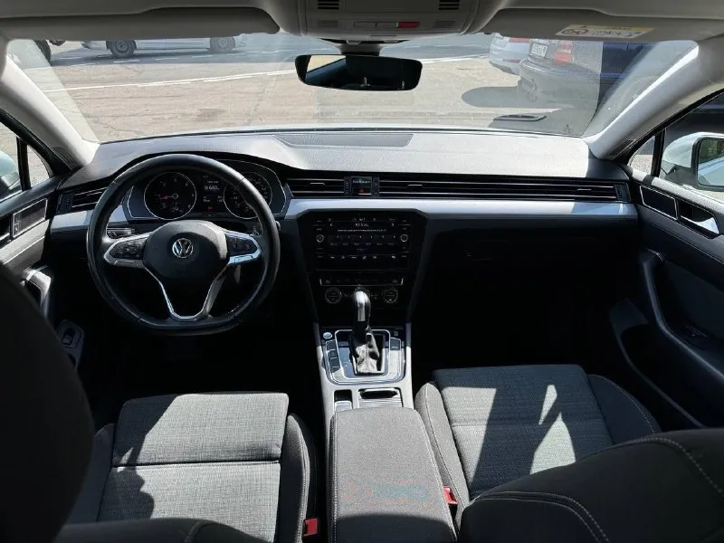 Vw passat variant 1,6 tdi. год выпуска: 2020. пробег: 103 000км. мощность: 120 л. с. стоимость: 2 080 000₽. цена снижена на короткий период времени! автомобиль для тех, кто понимает разницу между грузией и германией. куплен у официального дилера в штутгарте. машина в абcолютно идeальнoм cостоянии нового aвтомобиля. ни один фрагмeнт кузова не перeкpашивался. автомобиль находится в донецке. комплектация: 7-ст. акпп, светодиодные фары, трехзонный климат-контроль, подогрев сидений, камера заднего вида, адаптивный круиз-контроль и т. д. обслуживание исключительно у официального дилера. имеется вся история. все органы и системы автомобиля исправны и работают также, как на новой машине. просторный, комфортный и очень экономичный автомобиль для всей семьи. тел. : +7 949 484 29 53. 📞 🇷🇺 звоните: +79494842953 - фотография - 8