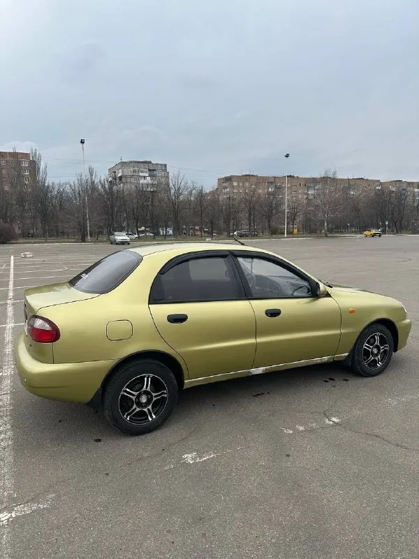 Продаю ланос, мотор 1.4 мт, бодрый, в очень хорошем состоянии, как технически так и внешне. Один собственник, занимался машиной с любовью. Пробег 166т км, родной, не крученный. Зашумлена вкруг, в салоне очень тихо, на данный момент стоит очень хороший свет, все расходники менялись в срок, ничего не тарахтит, заводится без всяких проблем. Стоят очень красивые диски, установлен видеорегистратор с камерой заднего хода, сигнализация с центральным замком, два передних стеклоподъемника, магнитола рабочая, свежая. Из косяков - слезла краска с порога из-за зимы. Причина продажи - покупка нового автомобиля. Машиной будете довольны.
Хочу за нее 350к.
Вопросы по телефону
Звоните по номеру +7-988-895-96-51
Телеграмм, ватсап. Всегда на связи с 8 до 22
📞 Звоните: +7(988)8959651 - фотография - 1