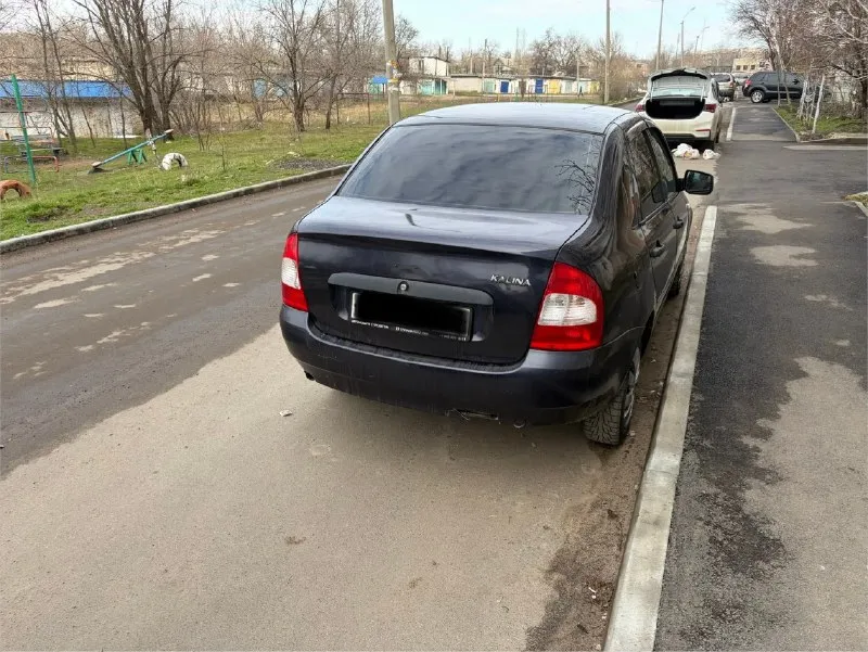 Продам ваз kalina l, 2008 года выпуска цена 295.000, торг у капота! 3 собственника по птс! (оригинал) родной пробег 131.600 км в дтп машина не участвовала! днище, стаканы, пороги - в хорошем состоянии! двигатель(1.6 - 8-клап. ) в очень хорошем состоянии, не дымит, не троит, масло не ест! коробка переключает плавно, как положено! стекла все родные! новый грм, помпа, ходовая обслужена! комплектация -эур, передние эсп, обогрев боковых зеркал и заднего стекла, лэд птф, очень хорошая музыка, тонировка задней полусферы, заводской ключ с сигнализацией! машина на зимней резине, без вложений, на полной боевом ходу, состояние- сел поехал. +79595488501 город краснодон 📞 звоните: +7(959)5488501 - фотография - 3