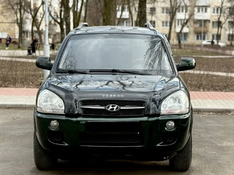 Hyundai tucson 2008 рестайлинг двигатель 2.0 бензин коробка механика родной пробег 259000 2 владельца автомобиль в хорошем состоянии, двигатель работает идеально, по ходовой ничего не стучит, салон чист цел и ухожен, кузов без ржавчины и гнили хорошая комплектация:климат, все стеклоподъемники, эл зеркала, подогрев сидений, датчик дождя, датчик света, подогрев заднего и лобового стекла, подушки безопасности, abs esp, магнитола с bluetooth aux и еще много чего цена 850000 возможен торг +79495035504 📞 звоните: +7(949)5035504 - фотография - 3