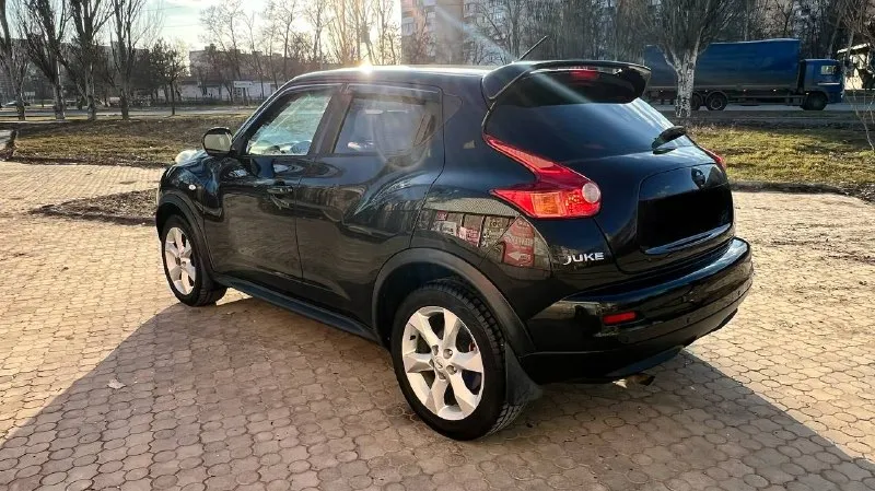 В продаже nissan juke, 2013 г. в. бензин, 1,6. коробка автомат, не вариатор! стоит с nissan tida. состояние отличное. камера заднего вида, парктроник задний. ездила девочка, автомобиль управлялся аккуратно. заменены все расходники. два комплекта резины (зима и лето). разумный торг у капота. подробнее расскажу по телефону или при осмотре. автомобиль находится в мариуполе.850000₽ +79496437234 📲 tg: @koba_fx37 📞 звоните: +7(949)6437234 - фотография - 3