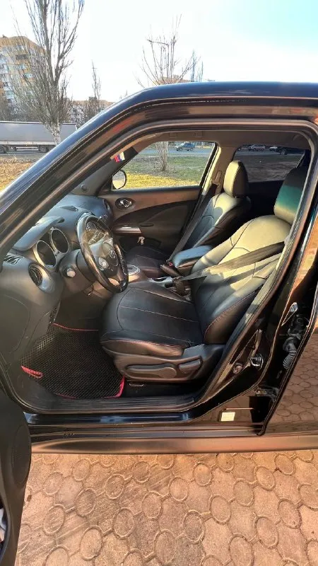 В продаже nissan juke, 2013 г. в. бензин, 1,6. коробка автомат, не вариатор! стоит с nissan tida. состояние отличное. камера заднего вида, парктроник задний. ездила девочка, автомобиль управлялся аккуратно. заменены все расходники. два комплекта резины (зима и лето). разумный торг у капота. подробнее расскажу по телефону или при осмотре. автомобиль находится в мариуполе.850000₽ +79496437234 📲 tg: @koba_fx37 📞 звоните: +7(949)6437234 - фотография - 8