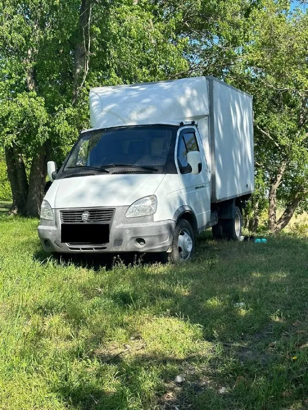Продам: газель, от владельца, 2011 г. сделан полный кап ремонт двигателя 10.01.2025 после машина проехала 3000 км, газ (пропан) вписан, с документами полный порядок, в птс 3 собственник. обслуживали во время, все расходники поменяны, двигатель, ходовая, без нареканий, на гидроче нужно заменить шланги, не смеирельно, на езду не влияет. заменена системы охлаждения полностью, выхлопная система новая полностью, новый аккомулятор, лобовое новое, балка шкварня пальцы заменяны, развал сделан, кузов все как на фото. зимняя резина. двигатель 2.9 л, новая оптика. цена 800.000 осмотр г. луганск тел. +7 (959) 274-68-83 📞 звоните: +7(959)2746883 - фотография - 1