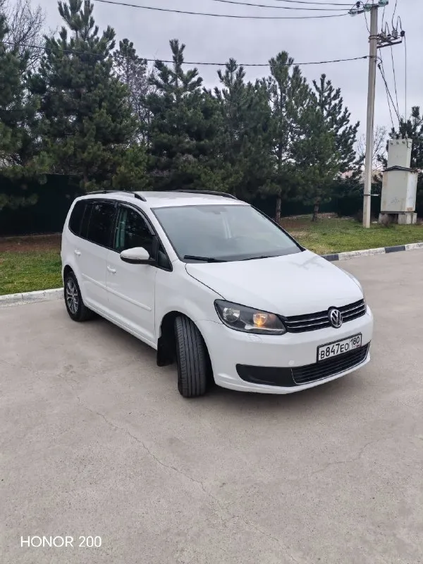 Продам volkswagen touran ecoful 2011год пробег 262тыс. км поменянна цепь грм, турбина, сцепление всё оригинал. по ходовой всё менялось вовремя. двс масло не жрёт. птс оригинал, я второй собственник. заправка 800руб хватает на 500-550км потрасе. цена 900 тыс. руб без торга г. горловка +79182276410 - фотография - 2