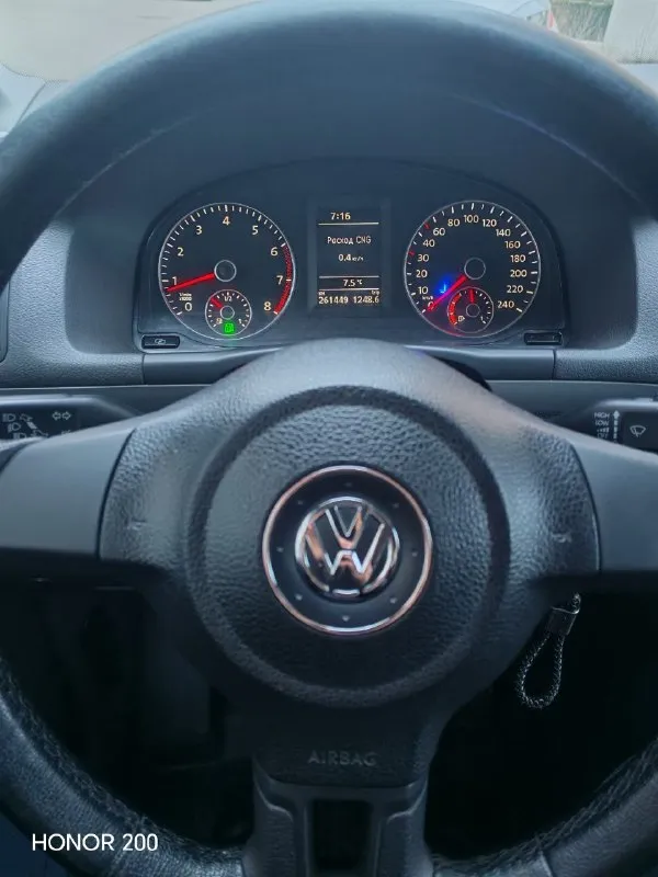 Продам volkswagen touran ecoful 2011год пробег 262тыс. км поменянна цепь грм, турбина, сцепление всё оригинал. по ходовой всё менялось вовремя. двс масло не жрёт. птс оригинал, я второй собственник. заправка 800руб хватает на 500-550км потрасе. цена 900 тыс. руб без торга г. горловка +79182276410 - фотография - 7