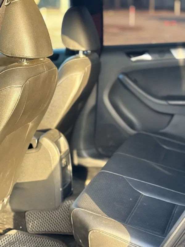 Продам volkswagen jetta 2018 140.000 км автомат классический aisin 1.4 t (stage 2, около 250 л. с.) автомобиль обслужен, я собственник стоят красивые 18-е диски, состояние без вложений. хорошая комплектация: люк, бесключевой, кожаный салон. из доработок: stage 2, регулируемый выхлоп, давн пайпы. хорошая музыка, сабвуфер. авто очень красиво смотрится, нужно смотреть в живую, дорогу держит отлично. обращаться по номеру телефона +79154047425 +79494330000 +79493485992 цена: 1.550.000 - фотография - 6