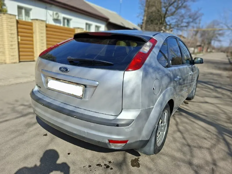 Ford focus 2 2006 года. объём 1.8; 125л/с. в хорошем состоянии, никаких вложений не требуется. по технике всё на отлично, на богатой комплектации (chia) с круизом и с двухзонным климатом, abs, esp, электро-зеркала. с подогревом сидений, заднего стекла, боковых зеркал, лобового, мультируль, парктроники. под чехлами велюровый салон, летний комплект на оригинальном литье, зеркало заднего вида с автозатемнением. штатная магнитола, встроенный блютуз. цена – 565,000₽, торг уместен. номер: +7 949 362-84-55 +7 949 594-05-44 📞 звоните: +7(949)3628455 - фотография - 1