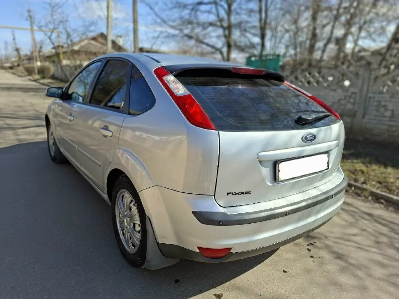 Ford focus 2 2006 года. объём 1.8; 125л/с. в хорошем состоянии, никаких вложений не требуется. по технике всё на отлично, на богатой комплектации (chia) с круизом и с двухзонным климатом, abs, esp, электро-зеркала. с подогревом сидений, заднего стекла, боковых зеркал, лобового, мультируль, парктроники. под чехлами велюровый салон, летний комплект на оригинальном литье, зеркало заднего вида с автозатемнением. штатная магнитола, встроенный блютуз. цена – 565,000₽, торг уместен. номер: +7 949 362-84-55 +7 949 594-05-44 📞 звоните: +7(949)3628455 - фотография - 2