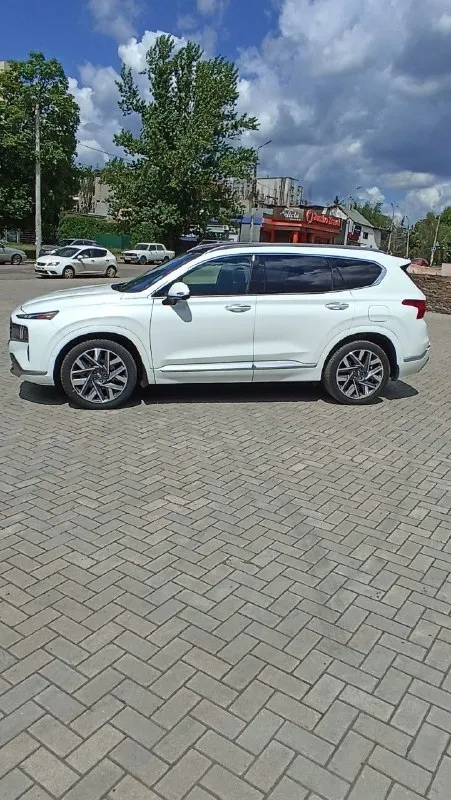 Hyundai santa fe 2021 года 2.5 турбо бензин 281 л. с 8 пробег 90 тыс. км. максимальная комплектация "каллиграфия " цена 3.790.000+торг +79493178673 камеры 360° проекция на лобовое стекло ассистенты движения авто дальний ближ адаптивный круиз подогрев руля подогрев всех сидений включая задние панорама потолок алькантара премиальная музыка гордон кордон автозапуск с брелка двигается в перед назад дистанционно с брелка ( для парковки) и. т.д состояние нового авто! 📞 звоните: +7(949)3178673 - фотография - 3