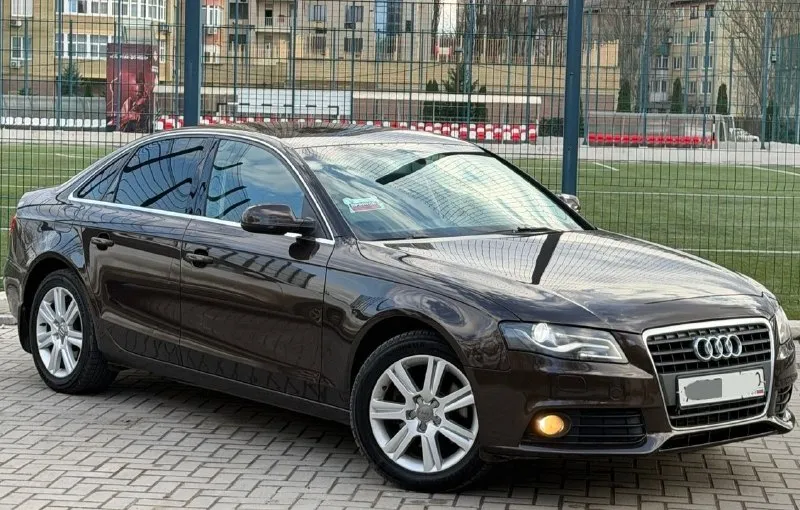 Продам audi a4 b8, 2012 года выпуска, объем двигателя 1.8 tfsi 160 л. с, автомат, родной пробег 195.000, комфортный, надежный седан. авто в идеальном состоянии как внешне так и технически, технически не требует вложений от слова совсем, авто полностью обслужен, двигатель работает тихо и ровно, без каких либо посторонних звуков, по ходовой части нечего не стучит, не гремит, электрика полностью вся в рабочем состоянии, работает каждая кнопка! кузов в идеале без нюансов, салон комбинированный, чистый опрятный, не прокуренный не затерт комплектация: бесключевой доступ, запуск двигателя старт стоп, парктроники с переди и зади, электро ручник, avto hold, датчик дождя и света, подогрев сидений, подогрев зеркал, подогрев переднего и заднего стекла, климат контроль 3-зонный, адаптивный свет, авто свет, омыватель фар, премиальная музыка, бортовой компьютер, и многое другое для комфортного вождения. по документам любой вид оформления. цена 1240.000 +79496935850 +79495644736 - фотография - 2
