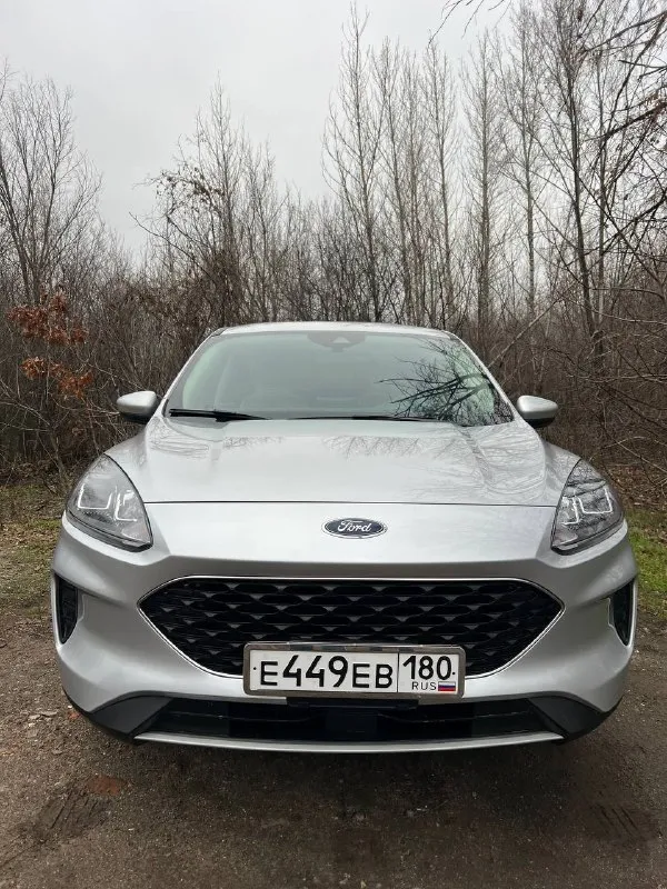 Срочно продам ford escape, цена снижена год выпуска: 11/2020 пробег: 16 000 км модификация: 1.5 (180 л. с.) тип двигателя: бензин коробка передач: 8-ступ. автомат привод: полный комплектация: se цвет: серый. один владелец. брал с пробегом 300км -датчик света слепых зон -удержание в полосе -круиз-контроль -климат-контроль -камера заднего вида -старт-стоп -apple carplay, android auto -подогрев сидений -электропривод сидений - комплект зимней резины в продаже ford escape в идеальном техническом и внешнем состоянии. состояние нового авто. авто в г. горловка, днр. цена: 2 350 000 рублей реальному покупателю торг контакты: феникс/телеграм: +7 949 589 12 99 телефон: +7 949 532 42 68 📞 🇷🇺 звоните: +79495891299 - фотография - 1