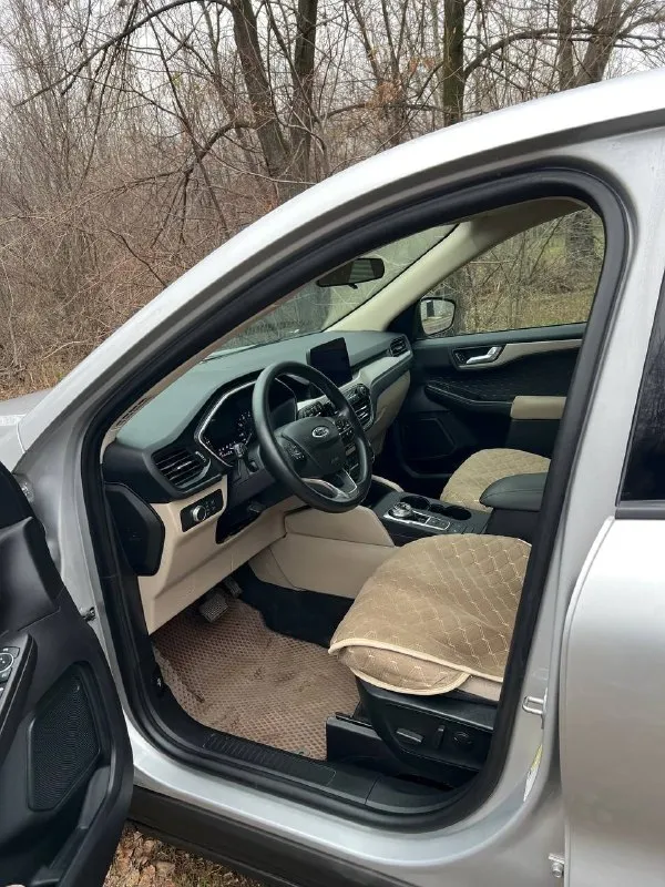 Срочно продам ford escape, цена снижена год выпуска: 11/2020 пробег: 16 000 км модификация: 1.5 (180 л. с.) тип двигателя: бензин коробка передач: 8-ступ. автомат привод: полный комплектация: se цвет: серый. один владелец. брал с пробегом 300км -датчик света слепых зон -удержание в полосе -круиз-контроль -климат-контроль -камера заднего вида -старт-стоп -apple carplay, android auto -подогрев сидений -электропривод сидений - комплект зимней резины в продаже ford escape в идеальном техническом и внешнем состоянии. состояние нового авто. авто в г. горловка, днр. цена: 2 350 000 рублей реальному покупателю торг контакты: феникс/телеграм: +7 949 589 12 99 телефон: +7 949 532 42 68 📞 🇷🇺 звоните: +79495891299 - фотография - 7