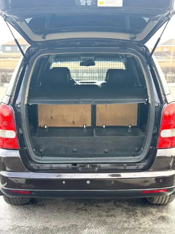 Продам рекса (rexton) 2008 г. в, пробег 214 тыс. рамный внедорожник в отличном состоянии, на данный момент никаких вложений не требуется. заводской окрас кузова, ржавчины и гнили нету. масла и фильтра заменены в январе. двигатель работает идеально! запуск моментальный, сухо везде, никаких соплей, что редкость для дизеля. автомат переключает едва заметно. установлен автозапуск, в багажном отсеке сделан “ровный“ пол для путешествий и раскладывания матраса. стоит сенсорный дисплей, навигация с громкой связью, камера заднего вида, турботаймер, два комплекта литых дисков, резина зимняя, летняя. максимальная комплектация: память сидений с электроприводом. , подогрев сидений, зеркал и лобового, мультируль, датчик дождя/света и т. д. территориально находится в г макеевка (центр) цена : 850.000 рублей. обмен не рассматриваю. контакты : +7(949)003-33-27, +7(979)028-27-27 📞 🇷🇺 звоните: +79490033327 - фотография - 8