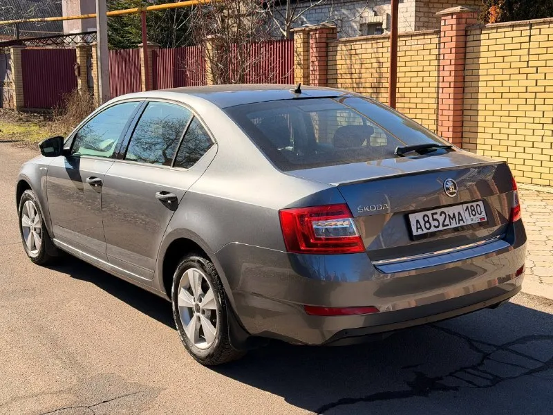 🚘марка: octavia a7 📅год выпуска: 2014 📈пробег: 193.000 км 🚀 1.8 tsi 180 лс. птс оригинал, тех осмотр пройден ✅2 ключа. хорошая комплектация, климат контроль, подогрев сидений в круг, датчик дождя. технически полностью обслуженная машина, без вложений! , коробка, ходовая все в отличном состоянии. абсолютно всё в автомобиле работает! каждая кнопочка нажимается, каждая лампочка светится! 2 комплектов колёс звонить +79495925202 цена 1.100.000₽ 📞 звоните: +7(949)5925202 - фотография - 5