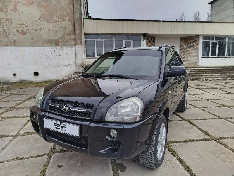 🔵 hyundai tucson, 2008 год выпуска. 🤑 цена: 850.000 рублей • объём двигателя: 2.0 л. • пробег: 160.000 км. • коробка: механика, 5 ступка. ➡️по машине: автомобиль в отличном состоянии как технически, так и внешне! без дтп, бережное использование - присутствует автотека по запросу. комплектация: ✅ кондиционер ✅ климат контроль ✅ подогревы сидений, зон дворников, стёкл и зеркал ✅ полный стеклопакет ✅ парктроники ✅ легкоспалвные диски + новая зимняя резина ✅ сочный чёрный цвет ✅ родной окрас ✅ зеленая автотека ❗️юридически автомобиль чист, без штрафов и запретов. по необходимости - предоставлю видео отчёт по автомобилю. 🏢 город: амвросиевка. 🚗 есть доставка в ваш город лднр по договоренности. 🤙 телефоны для связи: +79490789890 +79493391770 ✅ telegram и whats`app к номерам привязаны, мах телефон включен всегда! 📞 звоните: +7(949)0789890 - фотография - 1