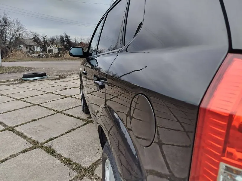 🔵 hyundai tucson, 2008 год выпуска. 🤑 цена: 850.000 рублей • объём двигателя: 2.0 л. • пробег: 160.000 км. • коробка: механика, 5 ступка. ➡️по машине: автомобиль в отличном состоянии как технически, так и внешне! без дтп, бережное использование - присутствует автотека по запросу. комплектация: ✅ кондиционер ✅ климат контроль ✅ подогревы сидений, зон дворников, стёкл и зеркал ✅ полный стеклопакет ✅ парктроники ✅ легкоспалвные диски + новая зимняя резина ✅ сочный чёрный цвет ✅ родной окрас ✅ зеленая автотека ❗️юридически автомобиль чист, без штрафов и запретов. по необходимости - предоставлю видео отчёт по автомобилю. 🏢 город: амвросиевка. 🚗 есть доставка в ваш город лднр по договоренности. 🤙 телефоны для связи: +79490789890 +79493391770 ✅ telegram и whats`app к номерам привязаны, мах телефон включен всегда! 📞 звоните: +7(949)0789890 - фотография - 5