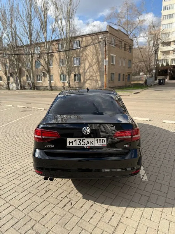 Volkswagen jetta 1.8at, 2016 года, комплектация sport пробег: 193 тыс. цена: 1,45 млн. (торг уместен). комплектация: подогрев сидений и зеркал, кнопка старт-стоп, черный потолок, кожаный салон, оригинальные r17, led фары, carplay, камера заднего вида, кондиционер. тел. : +79493605378 📞 звоните: +7(949)3605378 - фотография - 4