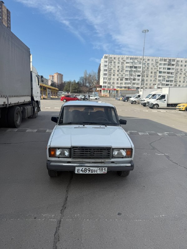 Продам ваз 2107,2008год я хозяин пробег 100тыс родной, не косая не кривая, в заводском окрасе, есть рыжики, и беда с правым порогом, но зато кривые руки кроме крыла заднего не куда не лезли, поэтому шпаклевка только на крыле, мотор масло не ест не дымит, стоит новый стартер, новый генератор, новый аккумулятор 🔋, свежая зимняя резина, ходовая надо поменять резинки стабилизатора(вылезли стучат)ездил на протяжении двух лет каждый день, рабочий транспорт, не подводила возила каждый день! цена 150 руб г. ровеньки +7961 3154921 📞 звоните: +7(961)3154921 - фотография - 2