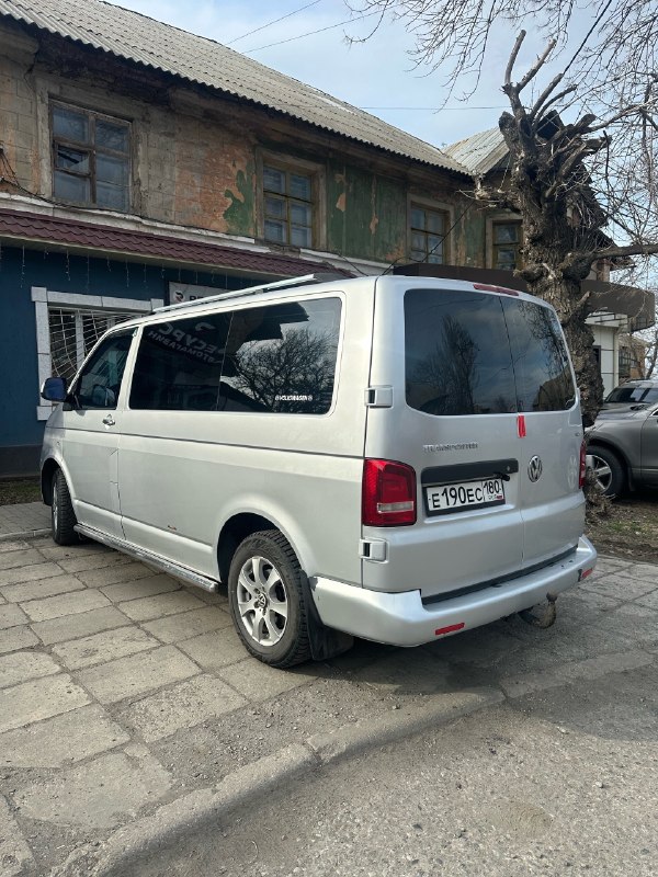 Продам volkswagen t5 год - 2008 - 2.5 tdi мкпп 6 ступ. пробег - 298248 езжу каждый день! машина полностью ухожена и обслужена, обесшумлен кузов, установлена музыка и 2din магнитола, руль перешит в качественную кожу, салон чистый и не затерт, накидки на всех сидениях, масла меняются 7-8т км, заклеен в дорогую атермальную пленку без цветную, задние фары с реста, зеркала с мультивана. два комплекта резины. я второй владелец за всю его жизнь. находится в торезе цена - 2.100.000 + торг +79493525136 📞 звоните: +7(949)3525136 - фотография - 2