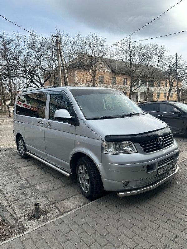 Продам volkswagen t5 год - 2008 - 2.5 tdi мкпп 6 ступ. пробег - 298248 езжу каждый день! машина полностью ухожена и обслужена, обесшумлен кузов, установлена музыка и 2din магнитола, руль перешит в качественную кожу, салон чистый и не затерт, накидки на всех сидениях, масла меняются 7-8т км, заклеен в дорогую атермальную пленку без цветную, задние фары с реста, зеркала с мультивана. два комплекта резины. я второй владелец за всю его жизнь. находится в торезе цена - 2.100.000 + торг +79493525136 📞 звоните: +7(949)3525136 - фотография - 3