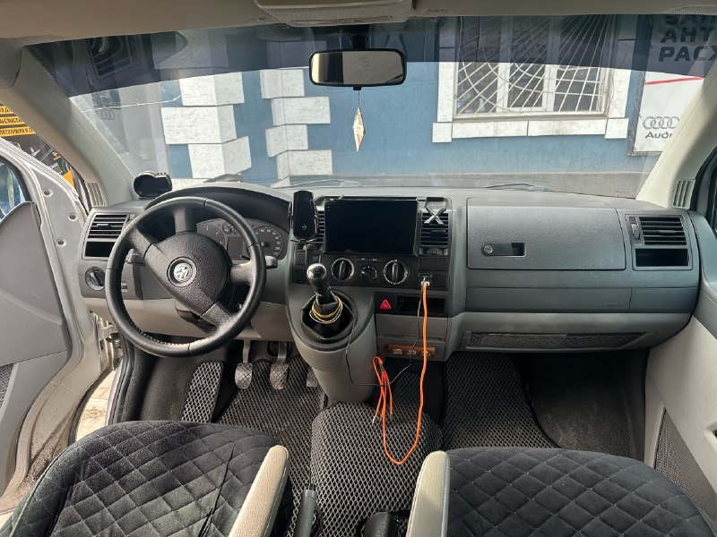 Продам volkswagen t5 год - 2008 - 2.5 tdi мкпп 6 ступ. пробег - 298248 езжу каждый день! машина полностью ухожена и обслужена, обесшумлен кузов, установлена музыка и 2din магнитола, руль перешит в качественную кожу, салон чистый и не затерт, накидки на всех сидениях, масла меняются 7-8т км, заклеен в дорогую атермальную пленку без цветную, задние фары с реста, зеркала с мультивана. два комплекта резины. я второй владелец за всю его жизнь. находится в торезе цена - 2.100.000 + торг +79493525136 📞 звоните: +7(949)3525136 - фотография - 6