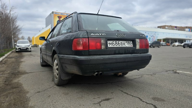 Продам audi 100 c4 на легендарном quattro приводе. мотор 2.8, мощный v6 просто шепчет под капотом. стоит новая коробка передач, не хрустит, не выбивает. блокировка и полный привод, полностью в рабочем состоянии. хорошая комплектация с климатом. кондиционер работает. стоит новый радиатор кондиционера. система охлаждения полностью обслужена. тормозная система обслужена от и до. стоит дорогая линзованная оптика с красивыми диодными дхо. перетяннутые карты дверей. в комплекте зимняя резина на штампах. летняя на титанах. приборная панель стоит от s4 с компьютером. зеркальные номера в подарок. цена 590000 руб. торг +79494819931 📞 звоните: +7(949)4819931 - фотография - 2