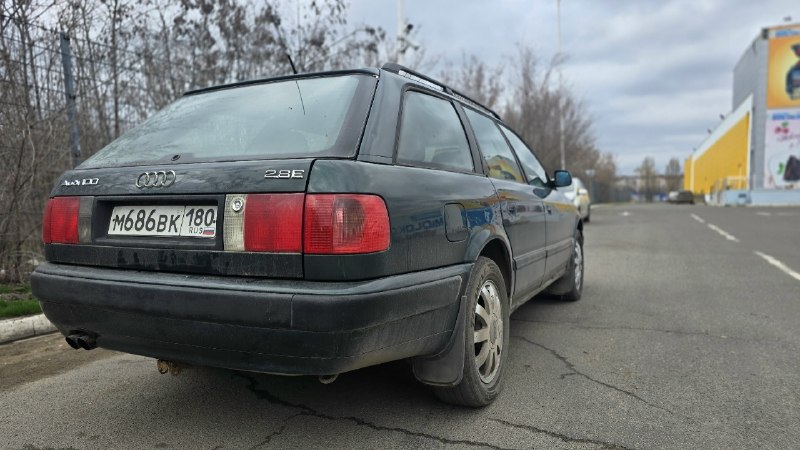 Продам audi 100 c4 на легендарном quattro приводе. мотор 2.8, мощный v6 просто шепчет под капотом. стоит новая коробка передач, не хрустит, не выбивает. блокировка и полный привод, полностью в рабочем состоянии. хорошая комплектация с климатом. кондиционер работает. стоит новый радиатор кондиционера. система охлаждения полностью обслужена. тормозная система обслужена от и до. стоит дорогая линзованная оптика с красивыми диодными дхо. перетяннутые карты дверей. в комплекте зимняя резина на штампах. летняя на титанах. приборная панель стоит от s4 с компьютером. зеркальные номера в подарок. цена 590000 руб. торг +79494819931 📞 звоните: +7(949)4819931 - фотография - 3