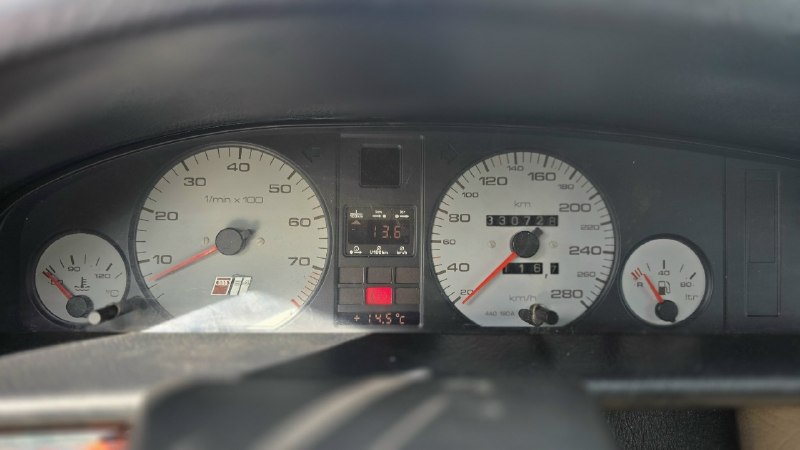 Продам audi 100 c4 на легендарном quattro приводе. мотор 2.8, мощный v6 просто шепчет под капотом. стоит новая коробка передач, не хрустит, не выбивает. блокировка и полный привод, полностью в рабочем состоянии. хорошая комплектация с климатом. кондиционер работает. стоит новый радиатор кондиционера. система охлаждения полностью обслужена. тормозная система обслужена от и до. стоит дорогая линзованная оптика с красивыми диодными дхо. перетяннутые карты дверей. в комплекте зимняя резина на штампах. летняя на титанах. приборная панель стоит от s4 с компьютером. зеркальные номера в подарок. цена 590000 руб. торг +79494819931 📞 звоните: +7(949)4819931 - фотография - 7