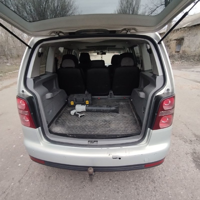Volkswagen туран 2008 г. в. 2 л 6 ступенчатый автомат,7ми местный, в хорошем состоянии для своих лет, есть жизненные моменты, два комплекта резины, лето на новых титанах, по технической части в идеальном состоянии +79498600721, 800000 руб торг никто не отменял донецк буденновский район 📞 звоните: +7(949)8600721 - фотография - 5