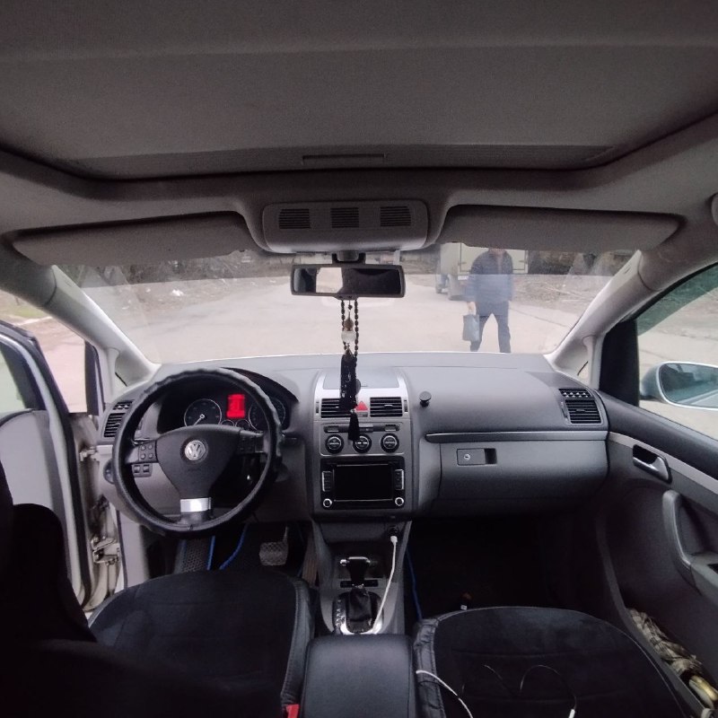 Volkswagen туран 2008 г. в. 2 л 6 ступенчатый автомат,7ми местный, в хорошем состоянии для своих лет, есть жизненные моменты, два комплекта резины, лето на новых титанах, по технической части в идеальном состоянии +79498600721, 800000 руб торг никто не отменял донецк буденновский район 📞 звоните: +7(949)8600721 - фотография - 7