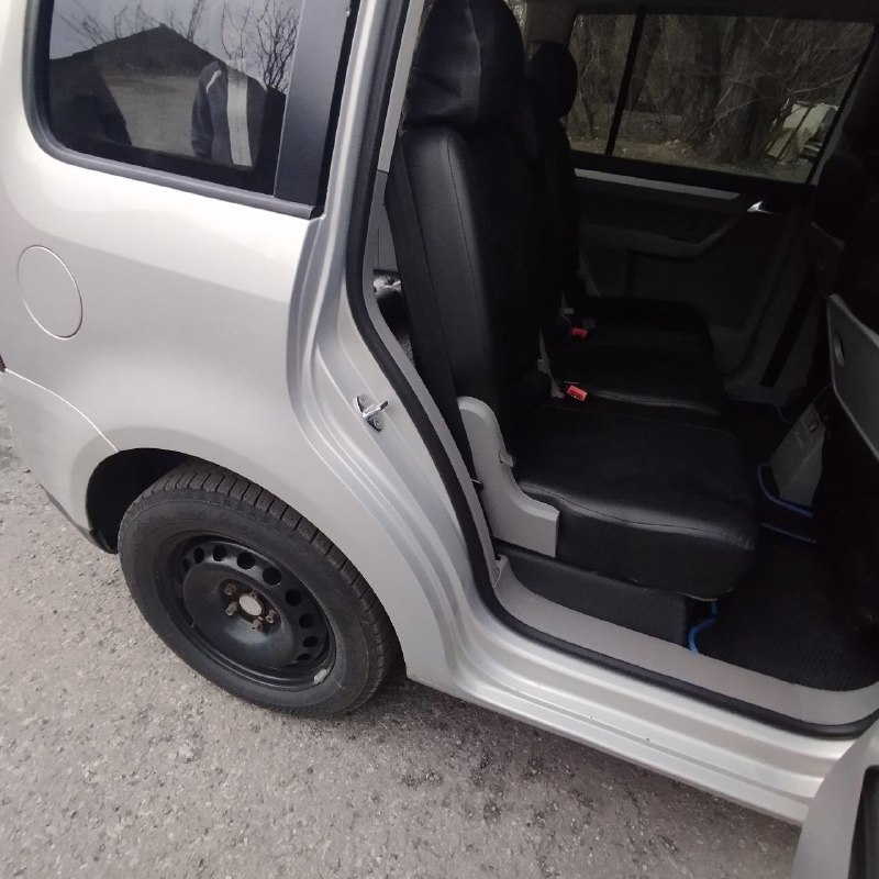 Volkswagen туран 2008 г. в. 2 л 6 ступенчатый автомат,7ми местный, в хорошем состоянии для своих лет, есть жизненные моменты, два комплекта резины, лето на новых титанах, по технической части в идеальном состоянии +79498600721, 800000 руб торг никто не отменял донецк буденновский район 📞 звоните: +7(949)8600721 - фотография - 8