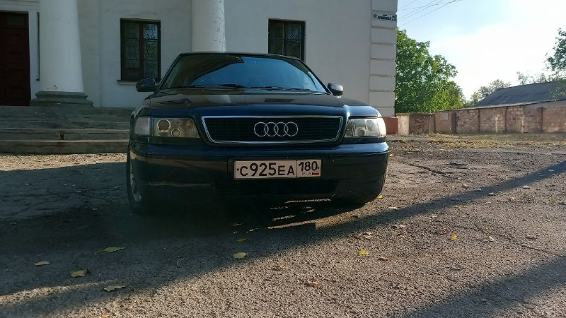 Продается audi a8 d2 1996 г. в. легенда немецкого автопрома. год: 1996 кузов: седан (d2) двигатель: 2.8 бензин кпп: механическая передний привод цвет кузова: тёмно синий машина в хорошем состоянии для своего возраста. все основные системы работают. отличный вариант для ценителя или как первый автомобиль в надежные руки. продажа от собственика обязательно с переоформлением звоните, отвечу на все вопросы. авто находится в горловке цена 400000 рублей номер для связи +79494919568 на этом же номере есть телеграмм 📞 звоните: +7(949)4919568 - фотография - 1