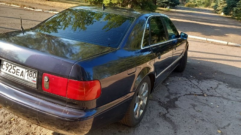 Продается audi a8 d2 1996 г. в. легенда немецкого автопрома. год: 1996 кузов: седан (d2) двигатель: 2.8 бензин кпп: механическая передний привод цвет кузова: тёмно синий машина в хорошем состоянии для своего возраста. все основные системы работают. отличный вариант для ценителя или как первый автомобиль в надежные руки. продажа от собственика обязательно с переоформлением звоните, отвечу на все вопросы. авто находится в горловке цена 400000 рублей номер для связи +79494919568 на этом же номере есть телеграмм 📞 звоните: +7(949)4919568 - фотография - 3
