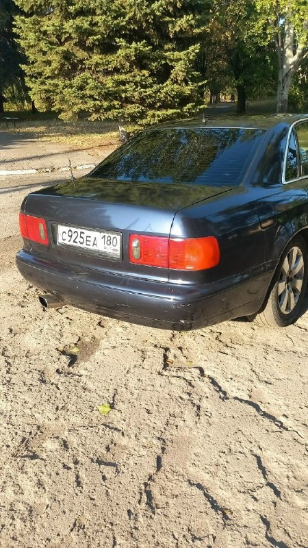 Продается audi a8 d2 1996 г. в. легенда немецкого автопрома. год: 1996 кузов: седан (d2) двигатель: 2.8 бензин кпп: механическая передний привод цвет кузова: тёмно синий машина в хорошем состоянии для своего возраста. все основные системы работают. отличный вариант для ценителя или как первый автомобиль в надежные руки. продажа от собственика обязательно с переоформлением звоните, отвечу на все вопросы. авто находится в горловке цена 400000 рублей номер для связи +79494919568 на этом же номере есть телеграмм 📞 звоните: +7(949)4919568 - фотография - 7