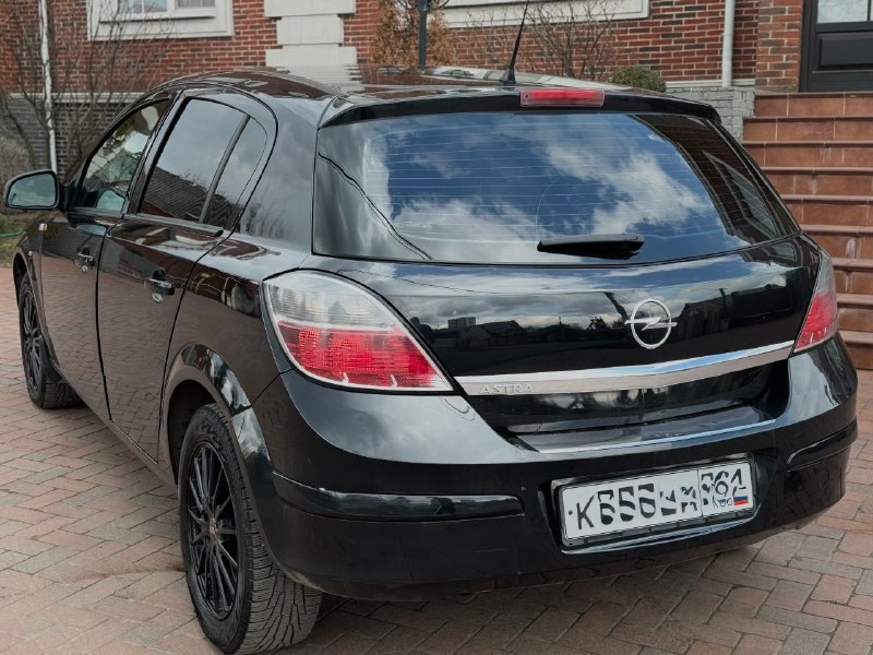 🔥в продаже opel astra h 2011 года выпуска 💸 цена: 558к₽ объем:1.6 родной пробег: 218к авто в отличном состоянии двигатель, кпп, ходовая часть без нареканий сел и поехал, вложений никаких не требует салон опрятный не затертый ✅ зеленая автотека хорошая комплектация: • климат контроль • подогрев сидений и зеркал • авто свет • круиз контроль • мультируль • перешитые красивые сиденья • новая резина авто в родном окрасе было незначительное притёртость одного крыла документы кристально чистые осмотр донецк остальные вопросы по телефону 📞- +79490504302 - фотография - 3