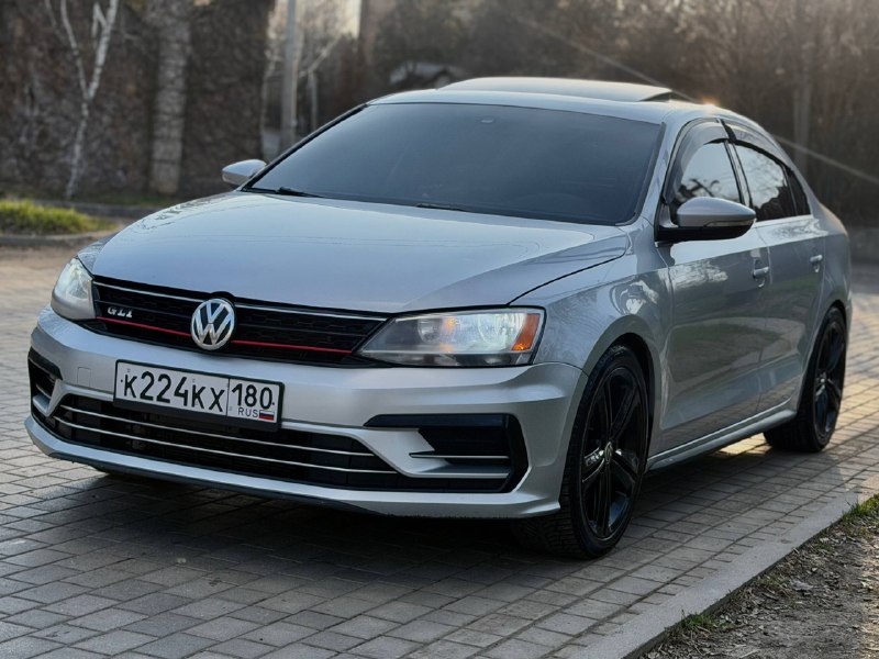 В продаже wv jetta gli🔥 2016 года выпуска ✅ 1 владелец ✅ авто гаражного хранение ! ✅ пробег 158.000км коробка dsg мотор 2.0 tsi без чипов и прочего машина в стоке 🔥 обслужена : цепь поменяна ✅ следующая замена масла и фильтра в двс через 3.500км ! авто находится в городе донецк ! все вопросы по номеру : +7-949-378-26-62 тг на этом номере. ✅ цена : 1.430.000₽ торг хорошему клиенту 🔥🤝 - фотография - 1