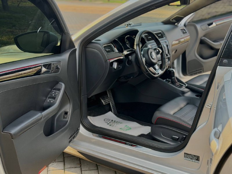 В продаже wv jetta gli🔥 2016 года выпуска ✅ 1 владелец ✅ авто гаражного хранение ! ✅ пробег 158.000км коробка dsg мотор 2.0 tsi без чипов и прочего машина в стоке 🔥 обслужена : цепь поменяна ✅ следующая замена масла и фильтра в двс через 3.500км ! авто находится в городе донецк ! все вопросы по номеру : +7-949-378-26-62 тг на этом номере. ✅ цена : 1.430.000₽ торг хорошему клиенту 🔥🤝 - фотография - 3