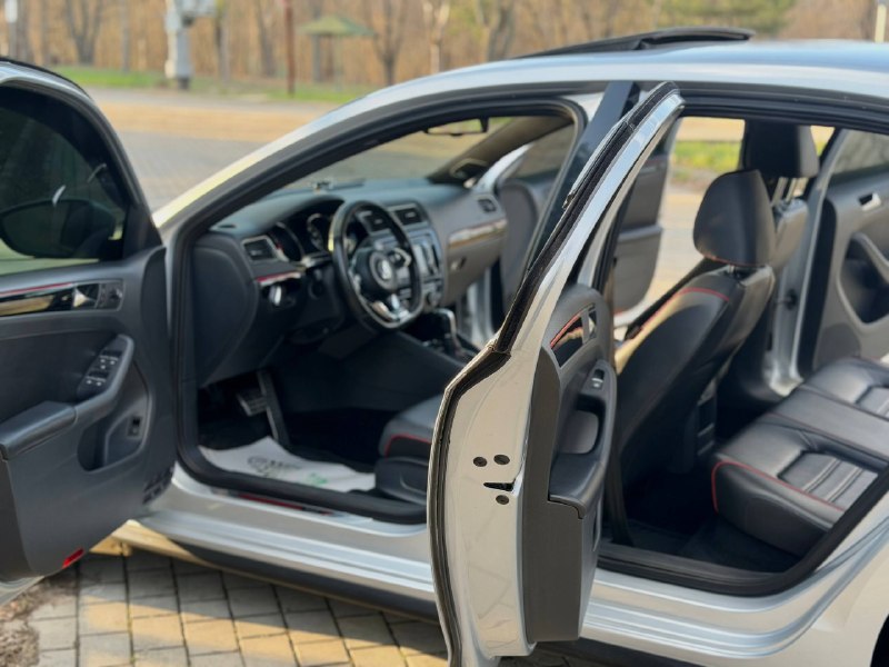 В продаже wv jetta gli🔥 2016 года выпуска ✅ 1 владелец ✅ авто гаражного хранение ! ✅ пробег 158.000км коробка dsg мотор 2.0 tsi без чипов и прочего машина в стоке 🔥 обслужена : цепь поменяна ✅ следующая замена масла и фильтра в двс через 3.500км ! авто находится в городе донецк ! все вопросы по номеру : +7-949-378-26-62 тг на этом номере. ✅ цена : 1.430.000₽ торг хорошему клиенту 🔥🤝 - фотография - 5