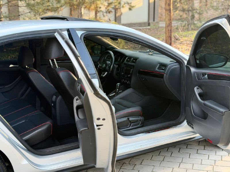 В продаже wv jetta gli🔥 2016 года выпуска ✅ 1 владелец ✅ авто гаражного хранение ! ✅ пробег 158.000км коробка dsg мотор 2.0 tsi без чипов и прочего машина в стоке 🔥 обслужена : цепь поменяна ✅ следующая замена масла и фильтра в двс через 3.500км ! авто находится в городе донецк ! все вопросы по номеру : +7-949-378-26-62 тг на этом номере. ✅ цена : 1.430.000₽ торг хорошему клиенту 🔥🤝 - фотография - 6