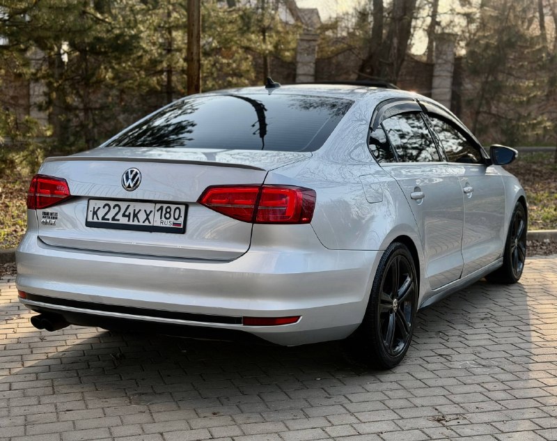 В продаже wv jetta gli🔥 2016 года выпуска ✅ 1 владелец ✅ авто гаражного хранение ! ✅ пробег 158.000км коробка dsg мотор 2.0 tsi без чипов и прочего машина в стоке 🔥 обслужена : цепь поменяна ✅ следующая замена масла и фильтра в двс через 3.500км ! авто находится в городе донецк ! все вопросы по номеру : +7-949-378-26-62 тг на этом номере. ✅ цена : 1.430.000₽ торг хорошему клиенту 🔥🤝 - фотография - 7