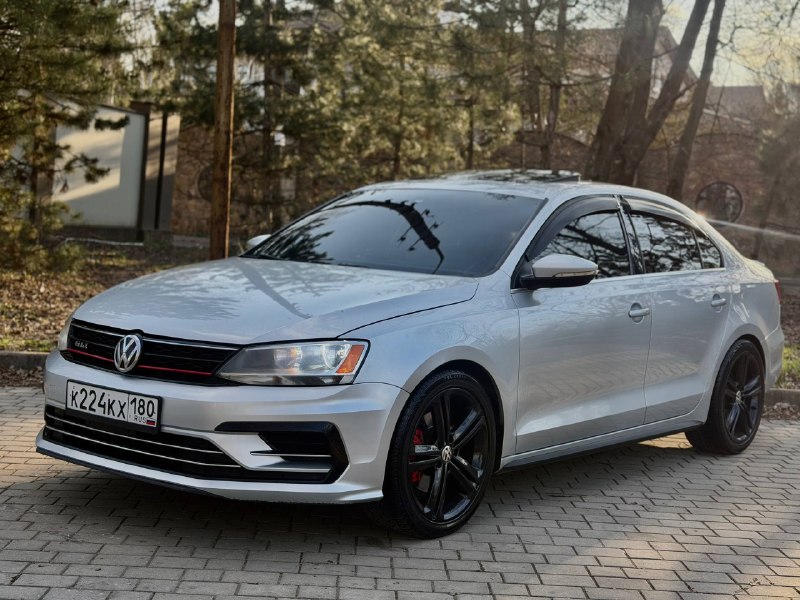 В продаже wv jetta gli🔥 2016 года выпуска ✅ 1 владелец ✅ авто гаражного хранение ! ✅ пробег 158.000км коробка dsg мотор 2.0 tsi без чипов и прочего машина в стоке 🔥 обслужена : цепь поменяна ✅ следующая замена масла и фильтра в двс через 3.500км ! авто находится в городе донецк ! все вопросы по номеру : +7-949-378-26-62 тг на этом номере. ✅ цена : 1.430.000₽ торг хорошему клиенту 🔥🤝 - фотография - 9