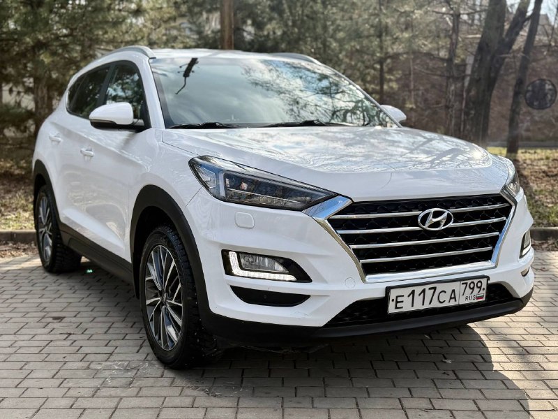 В продаже hyundai tucson🔥🔥🔥авто весь в заводской краске 🔥🔥🔥 конец 2019 года выпуска с 1 владельцем ✅ гаражного хранение авто ✅ автотека вся зеленая ✅ два ключа ✅ два комплекта колес зима- лето в хорошем состоянии ! ✅ авто на 2.0 моторе ✅ с надеждой коробкой aisin пробег 153.000км осмотр город донецк цена : 2.199.000₽ звоните по номеру +7-949-378-26-62 тг на этом же номере телефона ✅ - фотография - 2