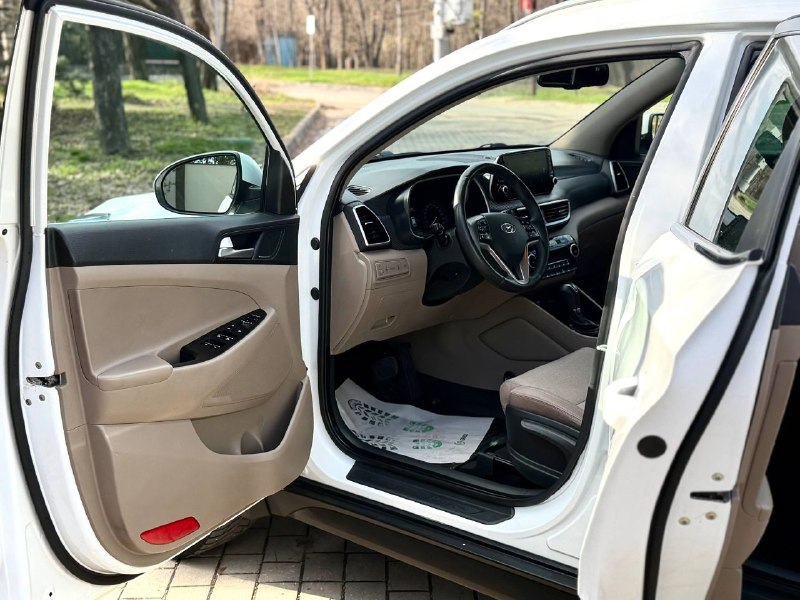 В продаже hyundai tucson🔥🔥🔥авто весь в заводской краске 🔥🔥🔥 конец 2019 года выпуска с 1 владельцем ✅ гаражного хранение авто ✅ автотека вся зеленая ✅ два ключа ✅ два комплекта колес зима- лето в хорошем состоянии ! ✅ авто на 2.0 моторе ✅ с надеждой коробкой aisin пробег 153.000км осмотр город донецк цена : 2.199.000₽ звоните по номеру +7-949-378-26-62 тг на этом же номере телефона ✅ - фотография - 6