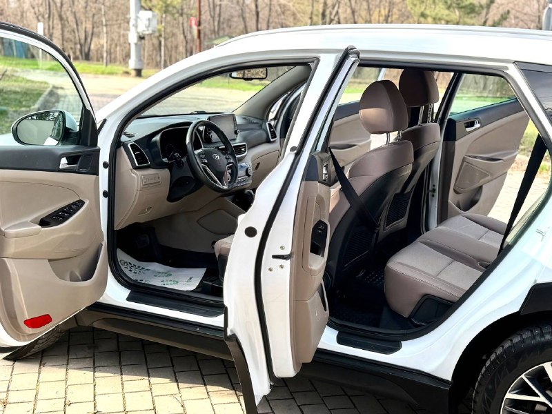 В продаже hyundai tucson🔥🔥🔥авто весь в заводской краске 🔥🔥🔥 конец 2019 года выпуска с 1 владельцем ✅ гаражного хранение авто ✅ автотека вся зеленая ✅ два ключа ✅ два комплекта колес зима- лето в хорошем состоянии ! ✅ авто на 2.0 моторе ✅ с надеждой коробкой aisin пробег 153.000км осмотр город донецк цена : 2.199.000₽ звоните по номеру +7-949-378-26-62 тг на этом же номере телефона ✅ - фотография - 7