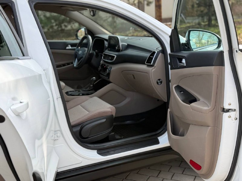 В продаже hyundai tucson🔥🔥🔥авто весь в заводской краске 🔥🔥🔥 конец 2019 года выпуска с 1 владельцем ✅ гаражного хранение авто ✅ автотека вся зеленая ✅ два ключа ✅ два комплекта колес зима- лето в хорошем состоянии ! ✅ авто на 2.0 моторе ✅ с надеждой коробкой aisin пробег 153.000км осмотр город донецк цена : 2.199.000₽ звоните по номеру +7-949-378-26-62 тг на этом же номере телефона ✅ - фотография - 8